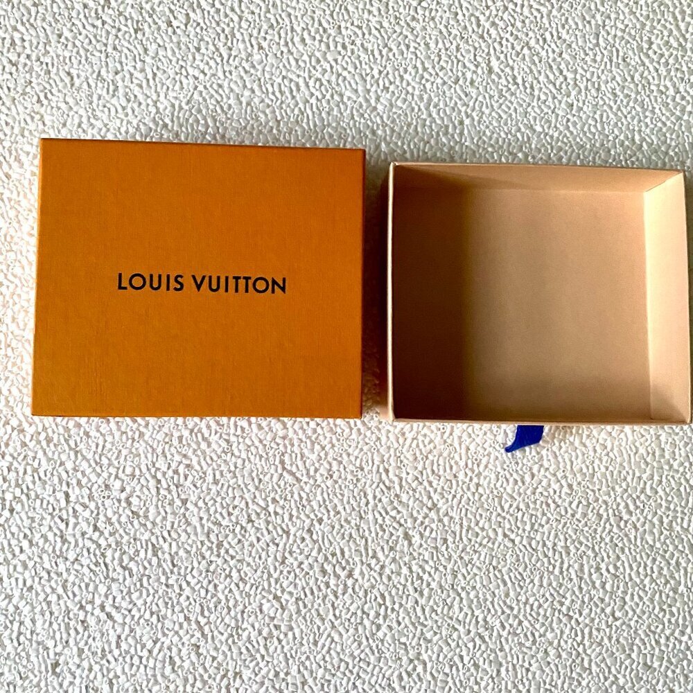 Louis Vuitton Pull Out Box Wallet Size 5.75”x 5”x 1.5 Inches